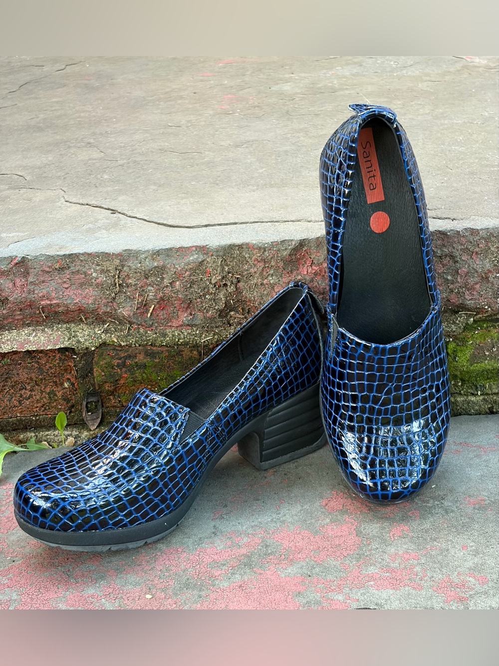 Sanita Women's Blue and Navy Croc Heal Clogs. New. Sz.10.5